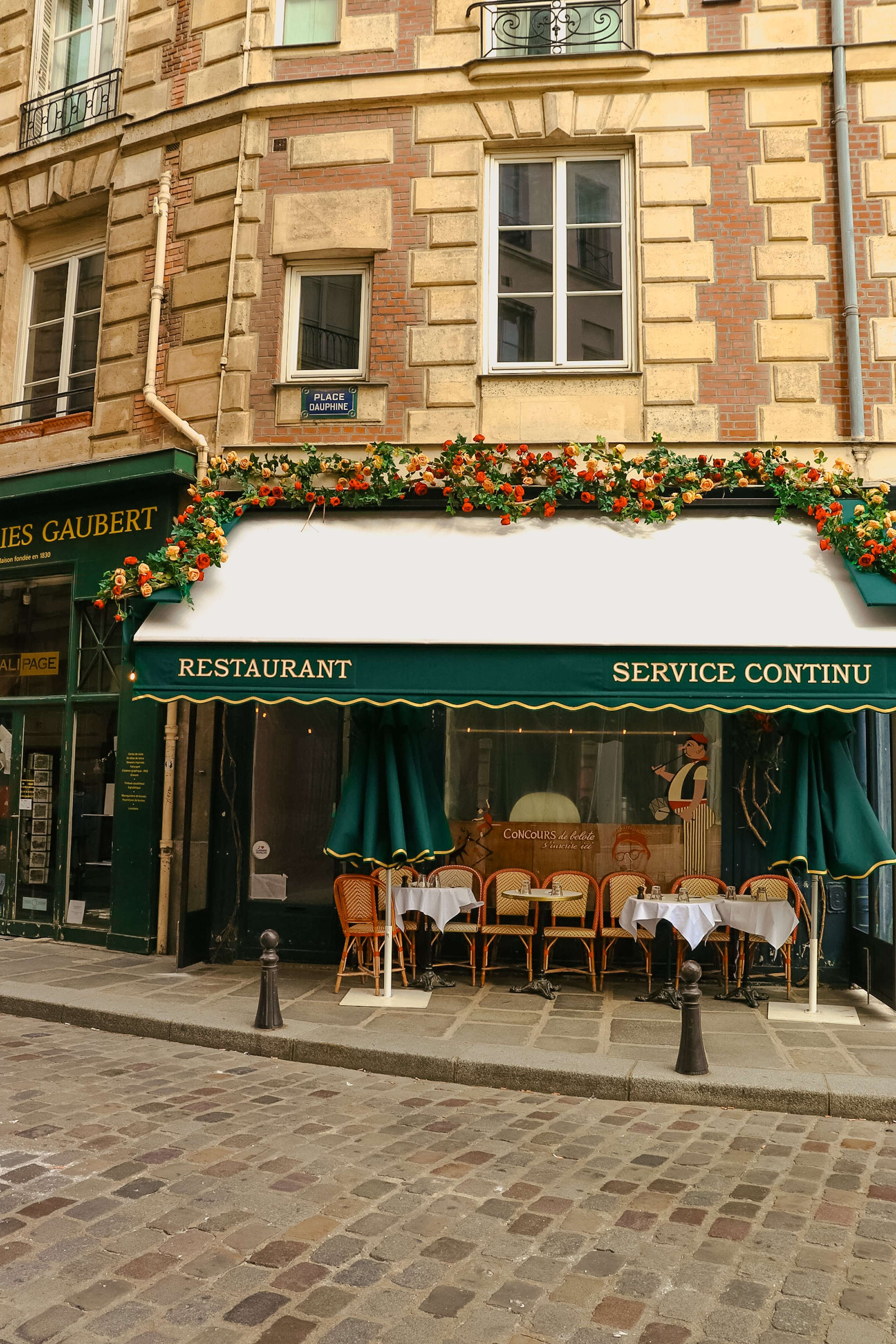 photo of a restuarant